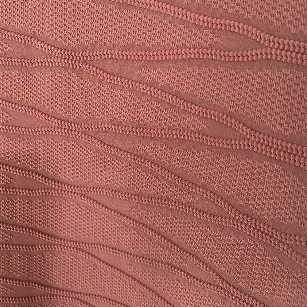Guess form fitting plum colored dress size XL - Picture 4 of 4